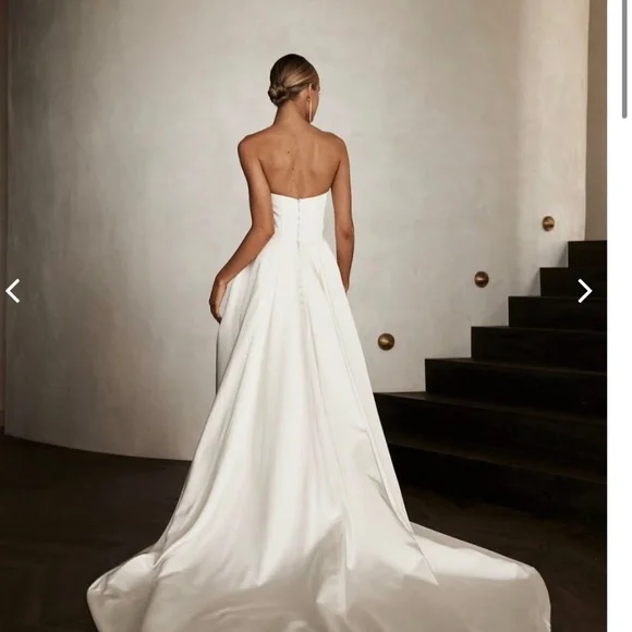 Wedding dress - Picture 3 of 3